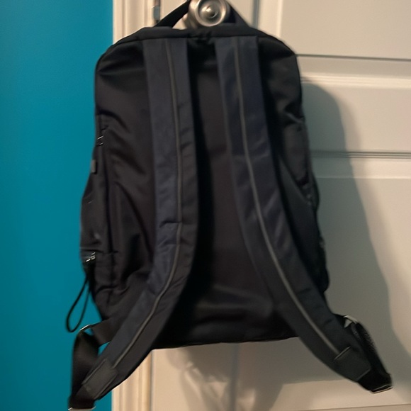 Lululemon City Adventure 21 L backpack in True Navy - Picture 2 of 6
